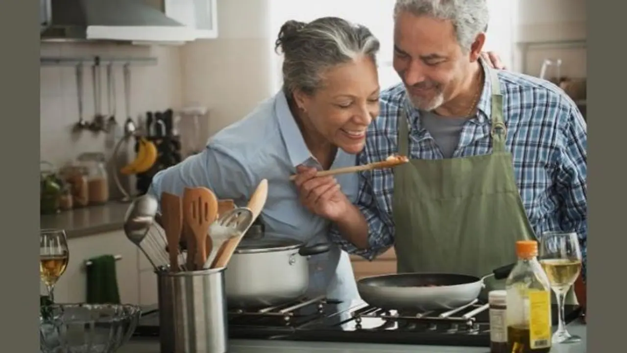 Relationship: बढ़ती उम्र में रिश्ते की मजबूती बरकरार रखने के लिए पति पत्नी को इन 5 बातों का रखना चाहिए ध्यान