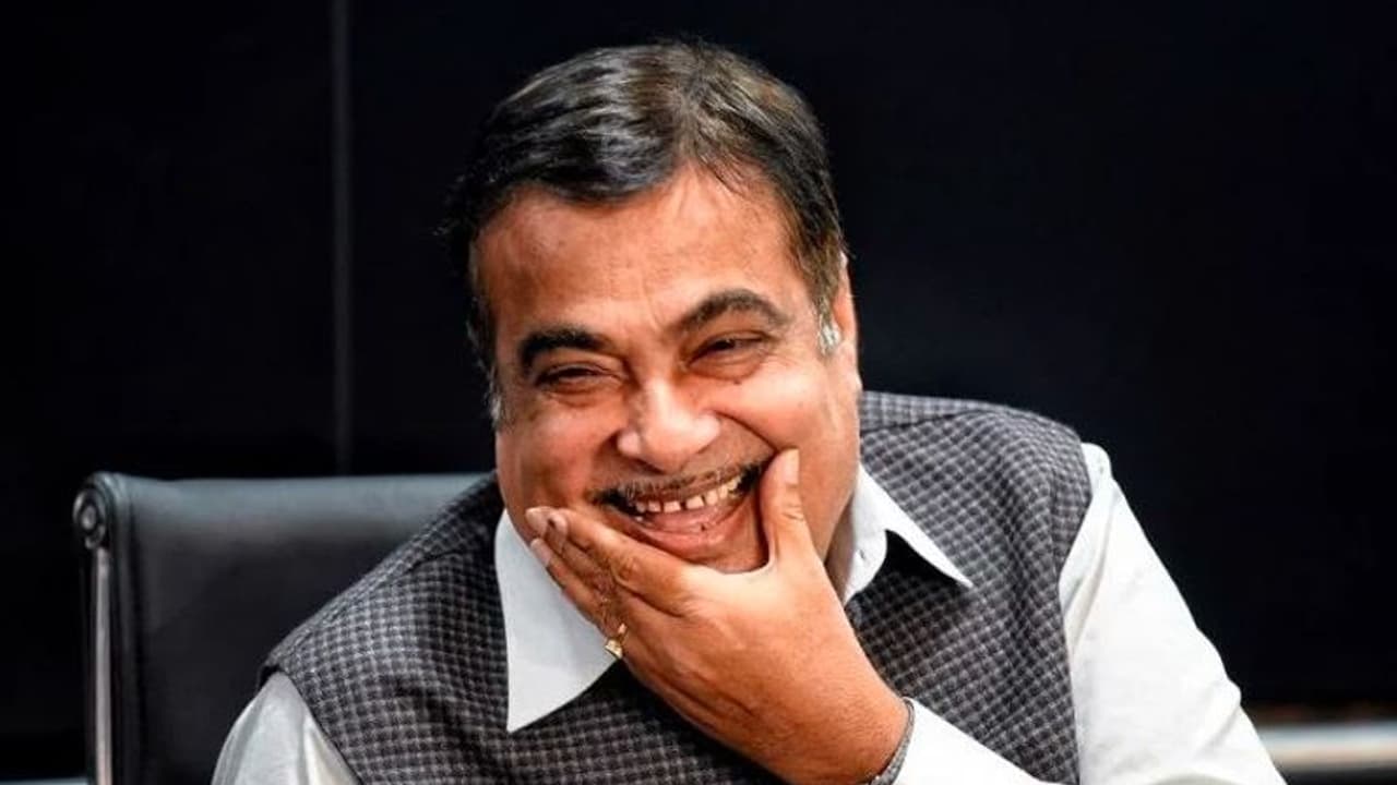 വരുന്നൂ ഇലക്ട്രിക് ഹൈവേ; വമ്പൻ പ്രഖ്യാപനവുമായി നിതിൻ ഗഡ്കരി വരുന്നൂ ഇലക്ട്രിക് ഹൈവേ; വമ്പൻ പ്രഖ്യാപനവുമായി നിതിൻ ഗഡ്കരി