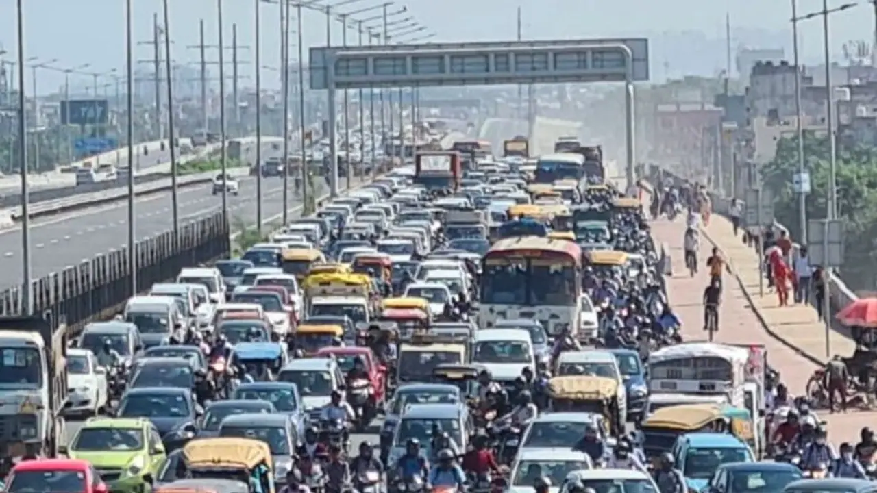 बस 6 महीने में बदल जाएगा पेट्रोल इंजन का भविष्य, flex fuel engine के लिए सरकार ने तय की समय सीमा बस 6 महीने में बदल जाएगा पेट्रोल इंजन का भविष्य, flex fuel engine के लिए सरकार ने तय की समय सीमा