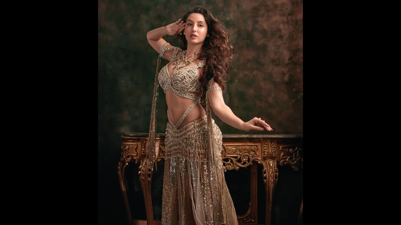 Nora Fatehi का इंस्टाग्राम अकाउंट नहीं हुआ डिलीट, शेर को खाना खिलाते अदाकारा को देख फैंस ने ली राहत की सांस
