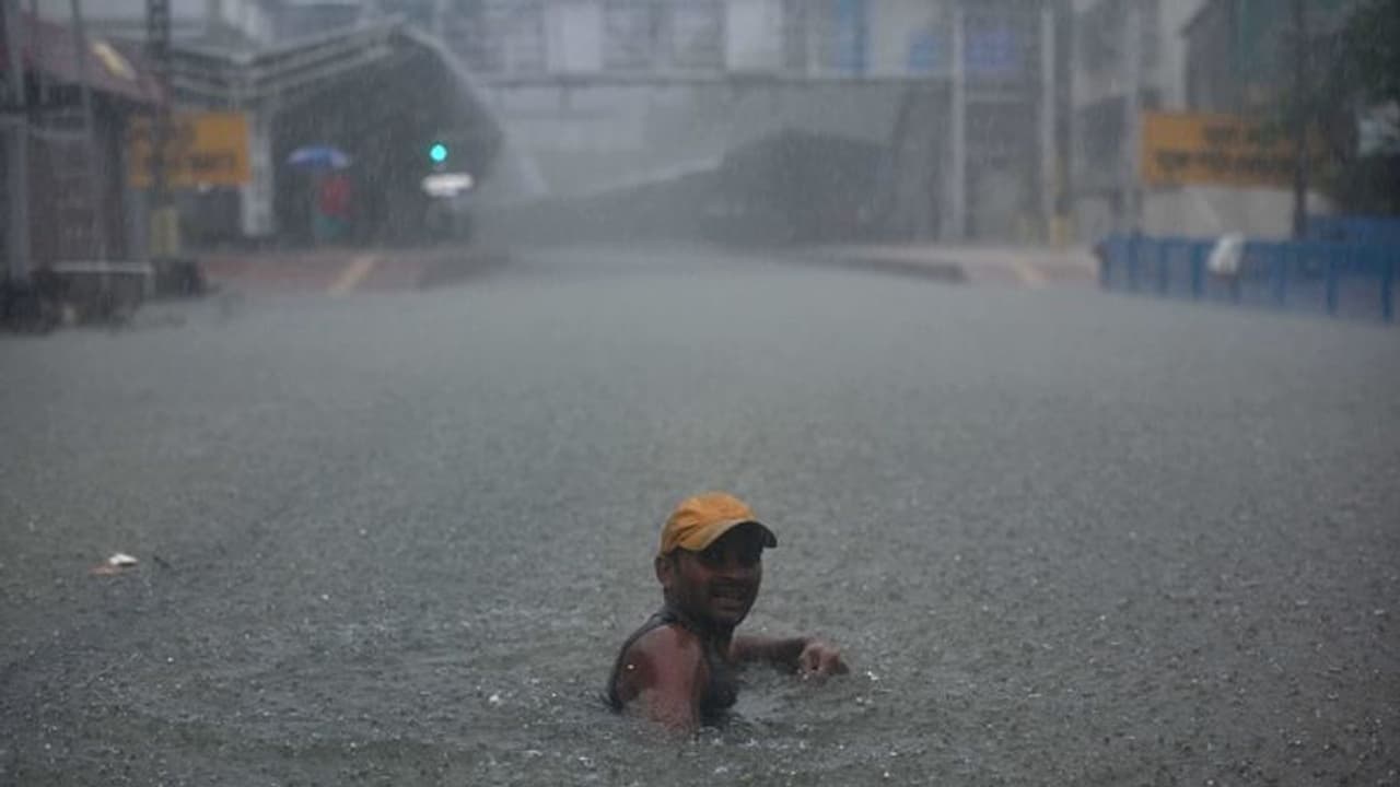 ఆ మూడు రాష్ట్రాల్లో భారీ వర్షాలు.. వాతావరణ శాఖ హెచ్చరికలు..! ఆ మూడు రాష్ట్రాల్లో భారీ వర్షాలు.. వాతావరణ శాఖ హెచ్చరికలు..!