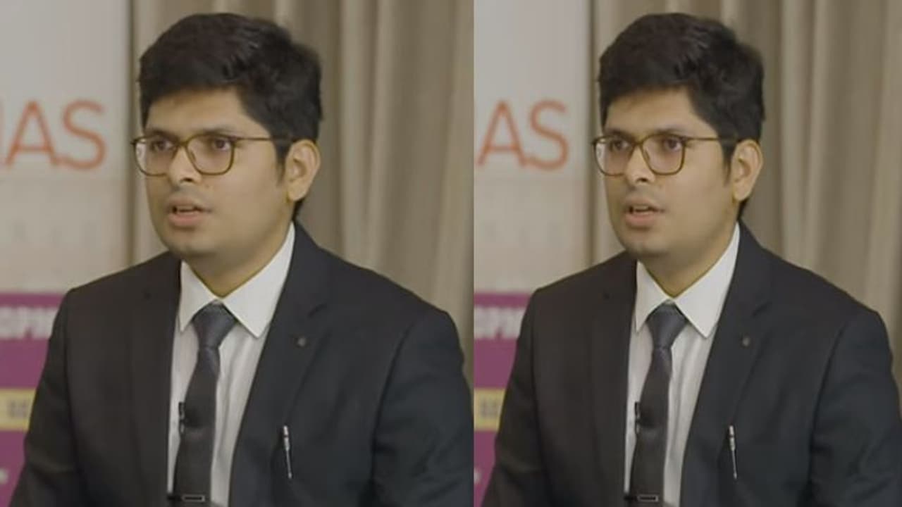 యూపీఎస్సీ గొప్పదే కానీ..గ్లామరైజ్ చేయద్దు.. 103వ ర్యాంకర్ అన్మోల్..! యూపీఎస్సీ గొప్పదే కానీ..గ్లామరైజ్ చేయద్దు.. 103వ ర్యాంకర్ అన్మోల్..!