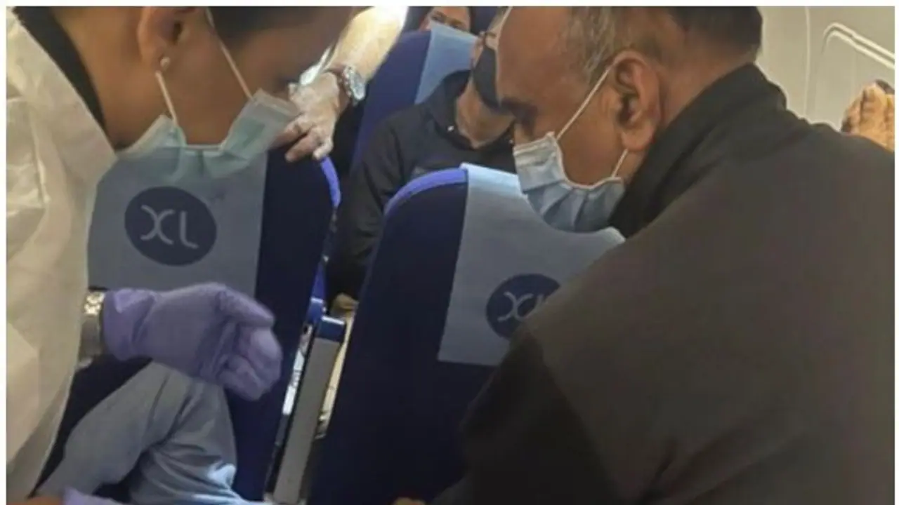 ఫ్లైట్‌లో ప్రయాణికుడికి ప్రథమ చికిత్స అందించిన కేంద్ర మంత్రి, తోటి ప్రయాణికుల నుంచి ప్రశంసలు