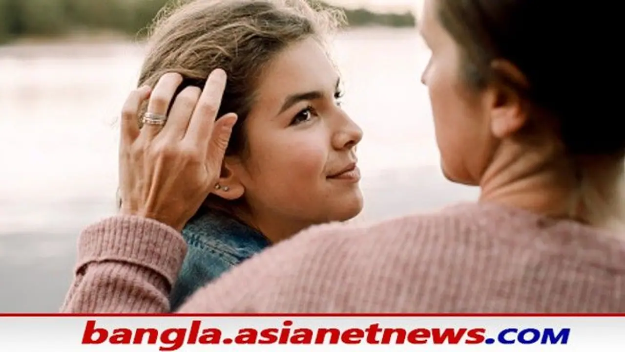 Parenting Tips: বাচ্চার গোপন চ্যাট পড়ে আকাশ ভেঙে পড়েছে মাথায়, বকা না দিয়ে বুঝিয়ে বলুন