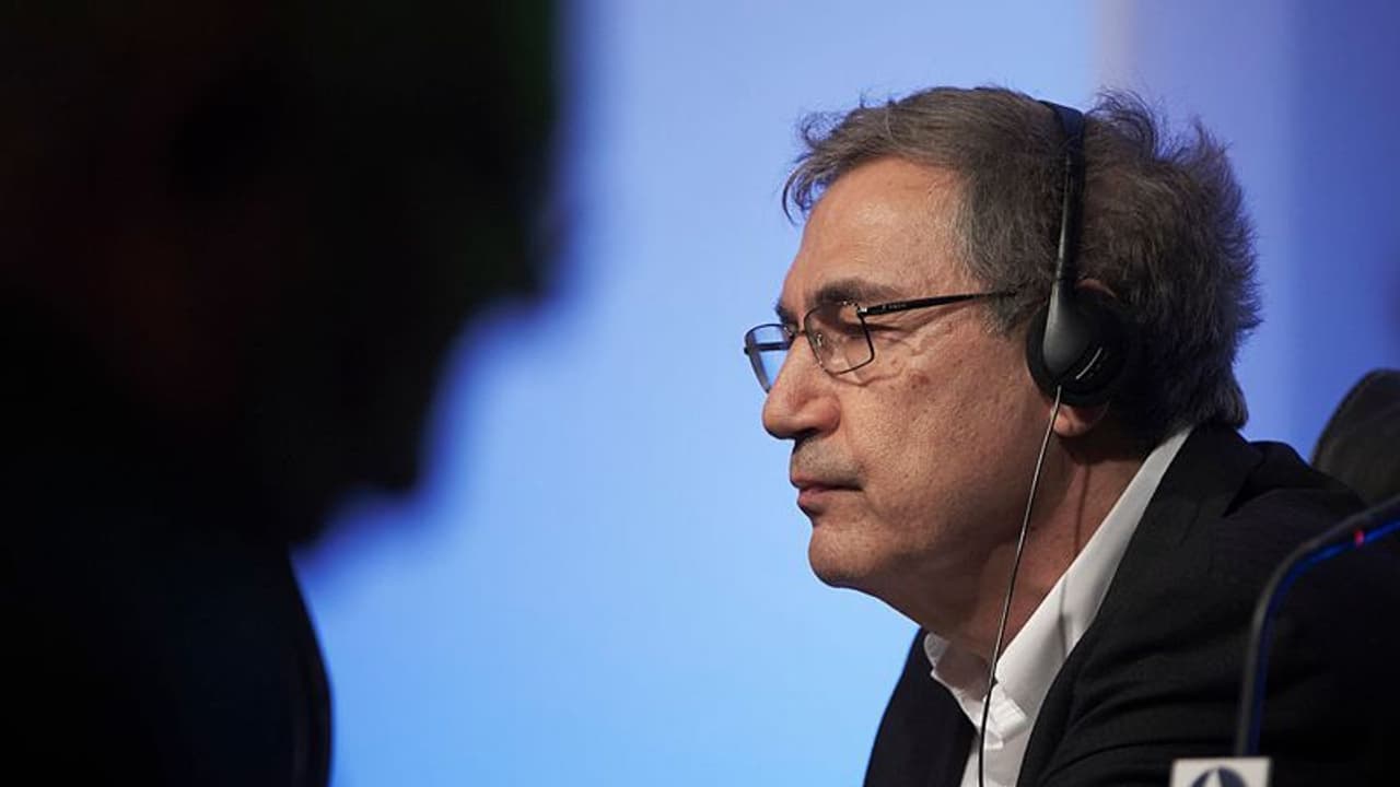 Turkey| ദേശീയപതാകയെ അപമാനിച്ചെന്ന് ആരോപണം; ഓര്ഹാന് പാമുക്കിനെതിരെ ടര്ക്കിയില് കേസ് Turkey| ദേശീയപതാകയെ അപമാനിച്ചെന്ന് ആരോപണം; ഓര്ഹാന് പാമുക്കിനെതിരെ ടര്ക്കിയില് കേസ്