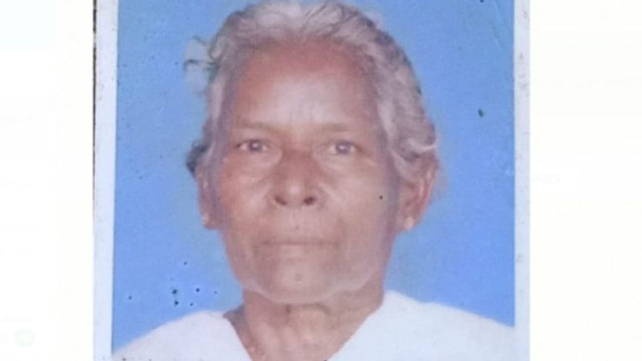 അയൽവാസിയുടെ വീടിന് മുകളിൽ മകനൊപ്പം ഉറങ്ങാൻ കിടന്ന വയോധിക വെള്ളക്കെട്ടിൽ മരിച്ച നിലയിൽ അയൽവാസിയുടെ വീടിന് മുകളിൽ മകനൊപ്പം ഉറങ്ങാൻ കിടന്ന വയോധിക വെള്ളക്കെട്ടിൽ മരിച്ച നിലയിൽ