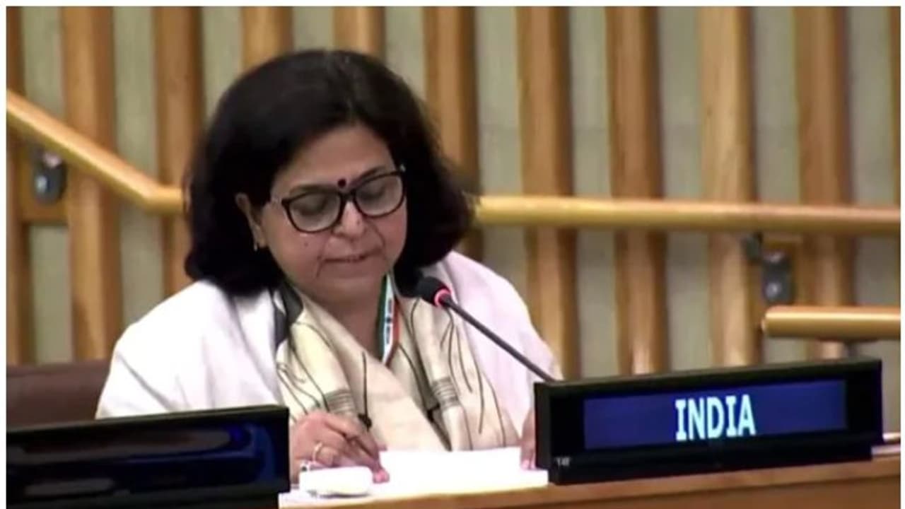 UNSC: ধুয়ে দিলেন এক কাশ্মীরি মহিলাই, ভারতকে বিধতে ফেঁসে গেল পাকিস্তানের ঢোল UNSC: ধুয়ে দিলেন এক কাশ্মীরি মহিলাই, ভারতকে বিধতে ফেঁসে গেল পাকিস্তানের ঢোল