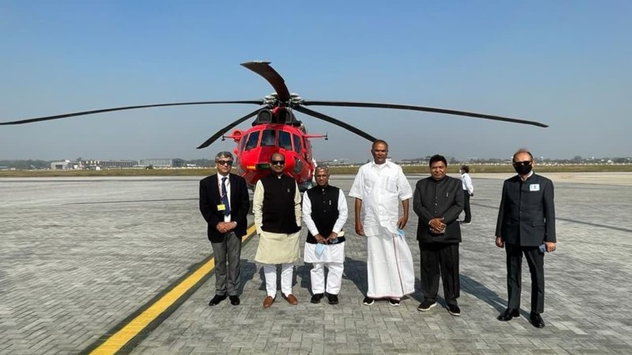 சிம்லாவில் ஹெலிகாப்டர் முன்னாடி கெத்தா போஸ் கொடுத்த அப்பாவு… சபாநாயகர் மாநாட்டில் பங்கேற்பு!! சிம்லாவில் ஹெலிகாப்டர் முன்னாடி கெத்தா போஸ் கொடுத்த அப்பாவு… சபாநாயகர் மாநாட்டில் பங்கேற்பு!!