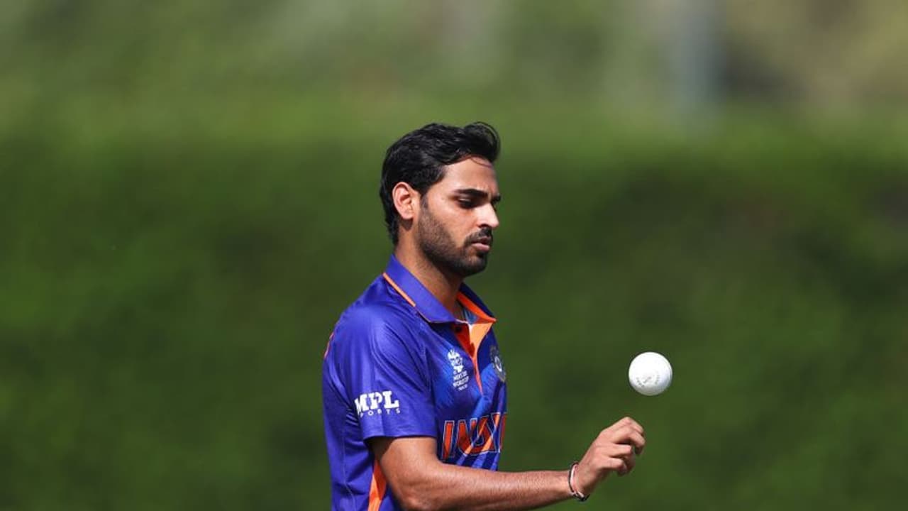 ഭുവി ദി ബ്യൂട്ടി; ഇങ്ങനെ എറിഞ്ഞാല് ഏത് ബാറ്ററും അന്തംവിടും വീഡിയോ ഭുവി ദി ബ്യൂട്ടി; ഇങ്ങനെ എറിഞ്ഞാല് ഏത് ബാറ്ററും അന്തംവിടും വീഡിയോ