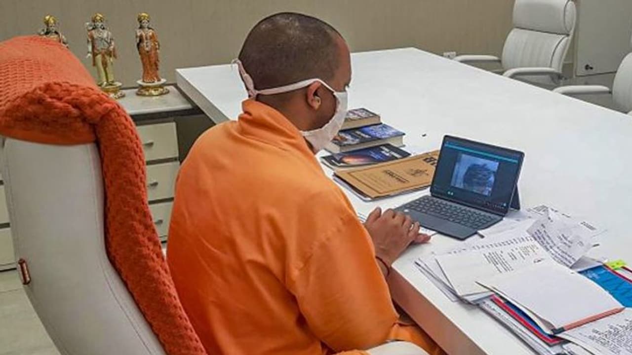 UP Elections 2022: युवाओं को 1 लाख का टैबलेट और 9 हजार का स्मार्टफोन देगी योगी सरकार, जानिए कब मिलेगा UP Elections 2022: युवाओं को 1 लाख का टैबलेट और 9 हजार का स्मार्टफोन देगी योगी सरकार, जानिए कब मिलेगा