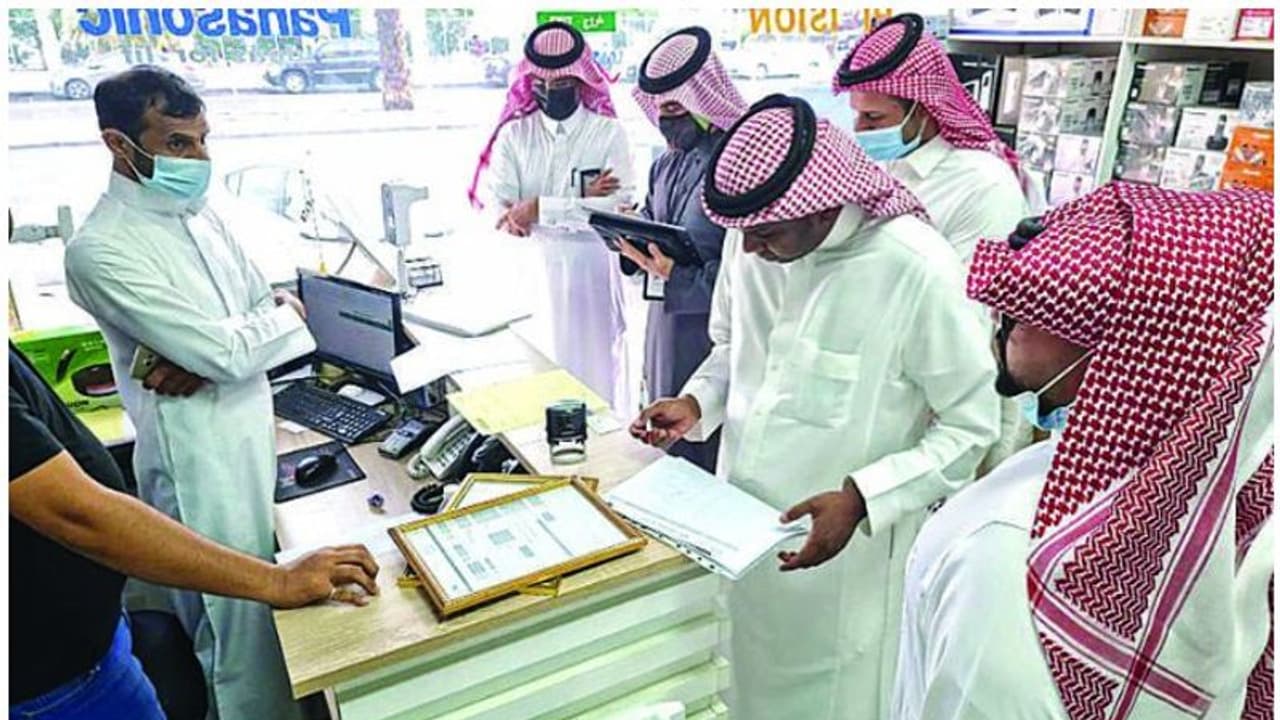 Gulf News | സൗദി അറേബ്യയിൽ ബിനാമി കച്ചവട ഇടപാടുകൾ കണ്ടെത്താൻ റെയ്ഡ് തുടങ്ങി Gulf News | സൗദി അറേബ്യയിൽ ബിനാമി കച്ചവട ഇടപാടുകൾ കണ്ടെത്താൻ റെയ്ഡ് തുടങ്ങി