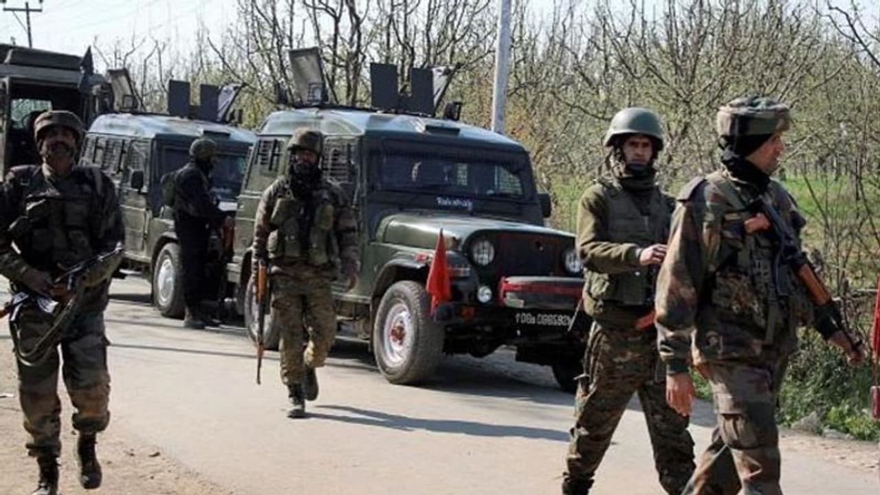 Jammu and Kashmir terrorism: बारामूला में CRPF के गश्ती दल पर ग्रेनेड से अटैक, 2 जवानों सहित 6 घायल Jammu and Kashmir terrorism: बारामूला में CRPF के गश्ती दल पर ग्रेनेड से अटैक, 2 जवानों सहित 6 घायल