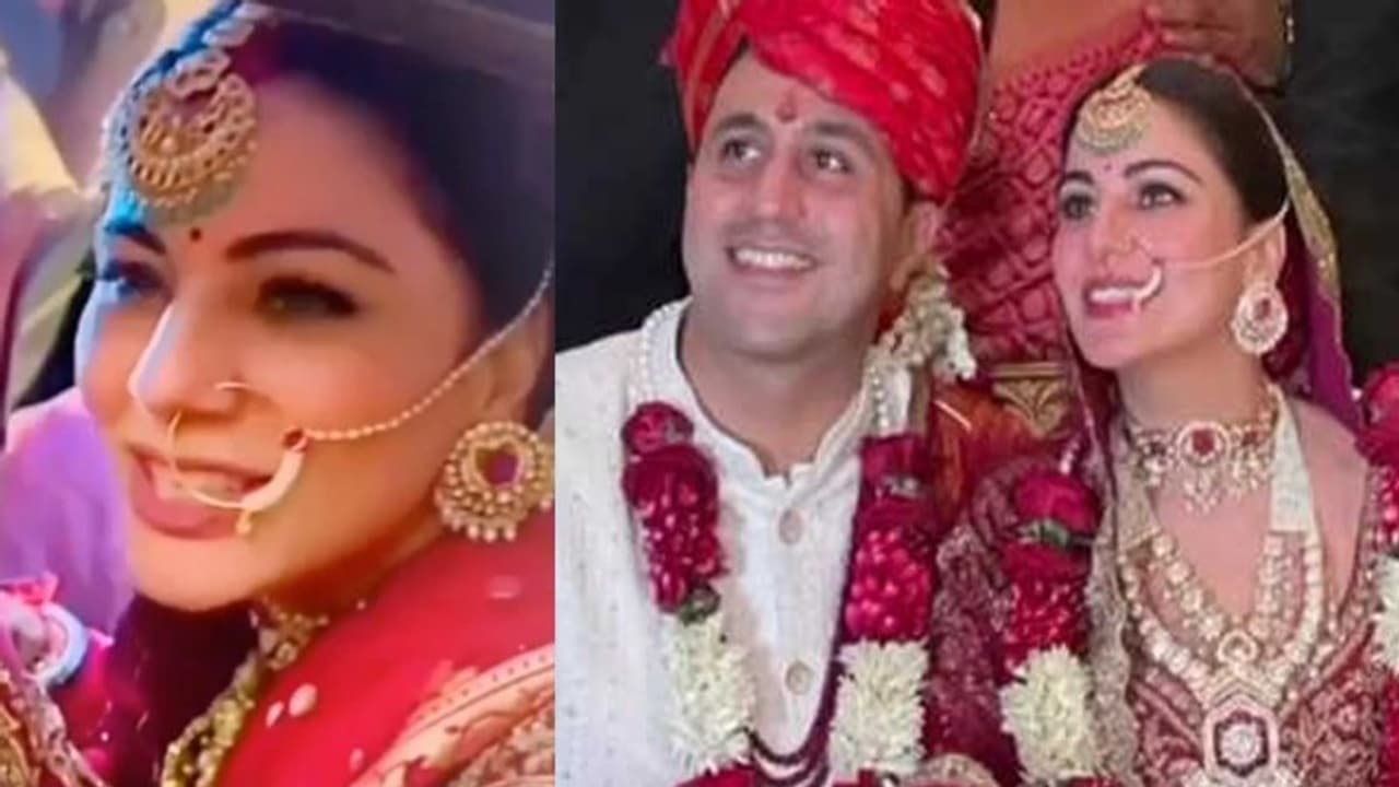 विदाई के वक्त रोने की जगह हंसती रही Kundali Bhagya की एक्ट्रेस, घरवालों ने दिया कार को धक्का विदाई के वक्त रोने की जगह हंसती रही Kundali Bhagya की एक्ट्रेस, घरवालों ने दिया कार को धक्का