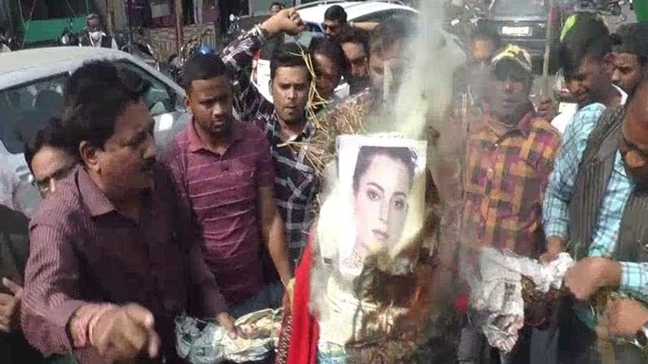 महात्मा गांधी पर Kangana Ranaut के पोस्ट पर बवाल, भोपाल में कांग्रेस ने फूंका पुतला,पद्मश्री वापस लेने की मांग