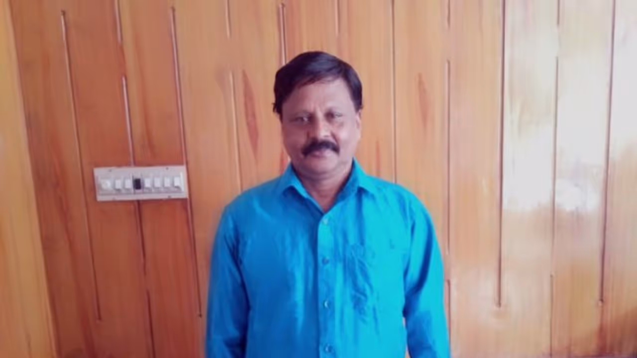 Liver transplant രമേശന് മകള് കരള് പകുത്തുനല്കും; പക്ഷേ സാമ്പത്തിക സഹായം ഉടനടി ആവശ്യമുണ്ട് Liver transplant രമേശന് മകള് കരള് പകുത്തുനല്കും; പക്ഷേ സാമ്പത്തിക സഹായം ഉടനടി ആവശ്യമുണ്ട്