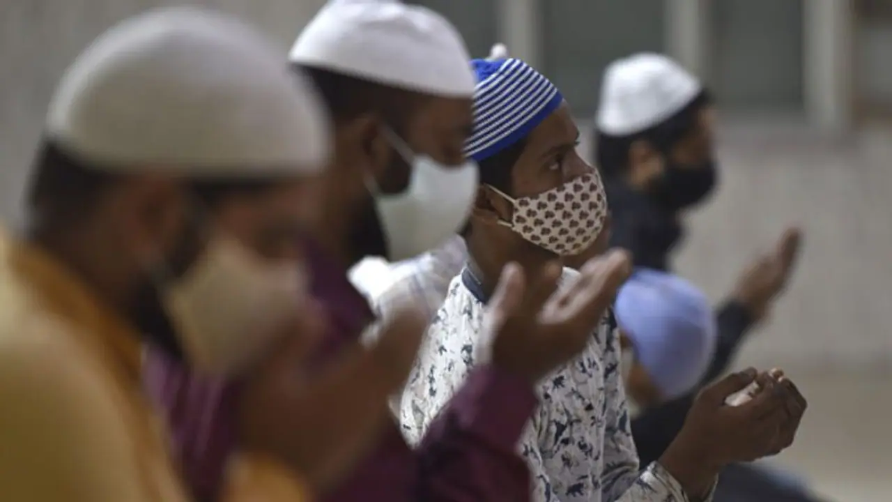 Gurugram: खुले में Namaz के दौरान विरोध प्रदर्शन, भारत माता के जयकारे के बीच पुलिस ने अदा कराया नमाज