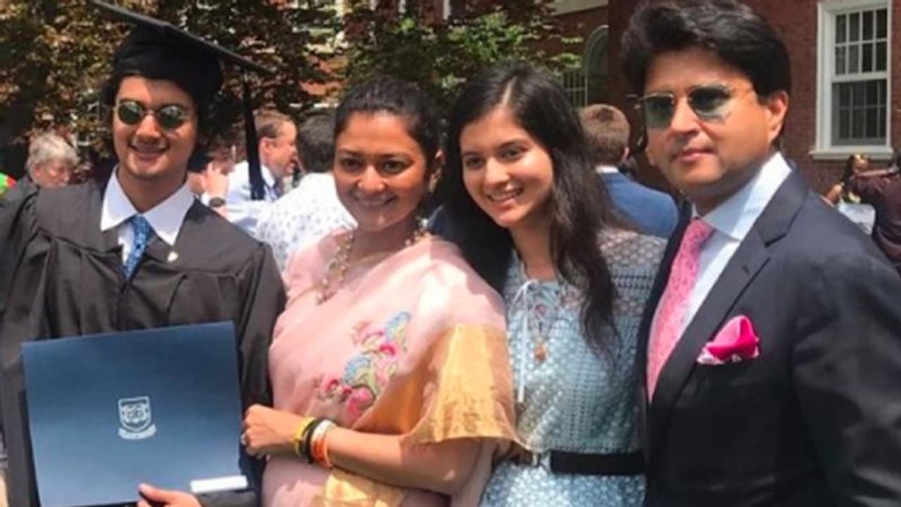 Business News: ಕೋಟಿ ಕೋಟಿ ಹಣ, ಆಸ್ತಿಯಿದ್ರೂ ತರಕಾರಿ ವ್ಯಾಪಾರ ಮಾಡ್ತಾರೆ ಈ ಮಂತ್ರಿ ಮಗ! Business News: ಕೋಟಿ ಕೋಟಿ ಹಣ, ಆಸ್ತಿಯಿದ್ರೂ ತರಕಾರಿ ವ್ಯಾಪಾರ ಮಾಡ್ತಾರೆ ಈ ಮಂತ್ರಿ ಮಗ!