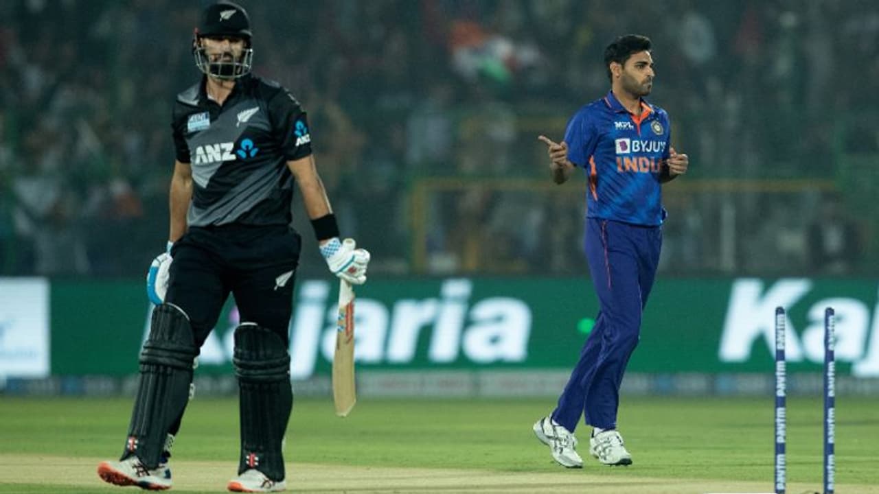 INDvsNZ 1st T20I: గప్టిల్, ఛాప్మన్ హాఫ్ సెంచరీలు... టీమిండియా ముందు ఊరించే టార్గెట్... INDvsNZ 1st T20I: గప్టిల్, ఛాప్మన్ హాఫ్ సెంచరీలు... టీమిండియా ముందు ఊరించే టార్గెట్...