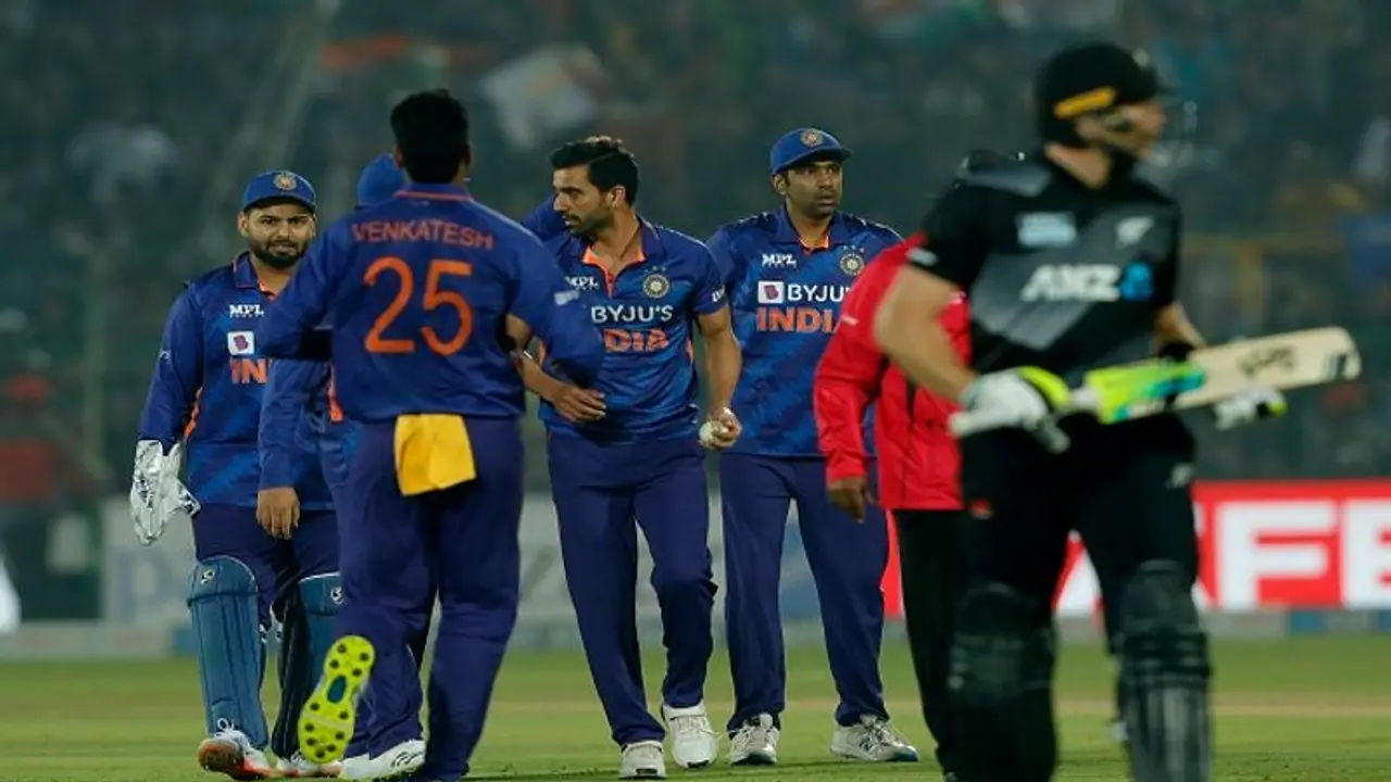 INDvsNZ 1st T20I: సూర్యకుమార్ యాదవ్ హాఫ్ సెంచరీ... ఆఖరి ఓవర్లో గెలిచిన టీమిండియా... INDvsNZ 1st T20I: సూర్యకుమార్ యాదవ్ హాఫ్ సెంచరీ... ఆఖరి ఓవర్లో గెలిచిన టీమిండియా...