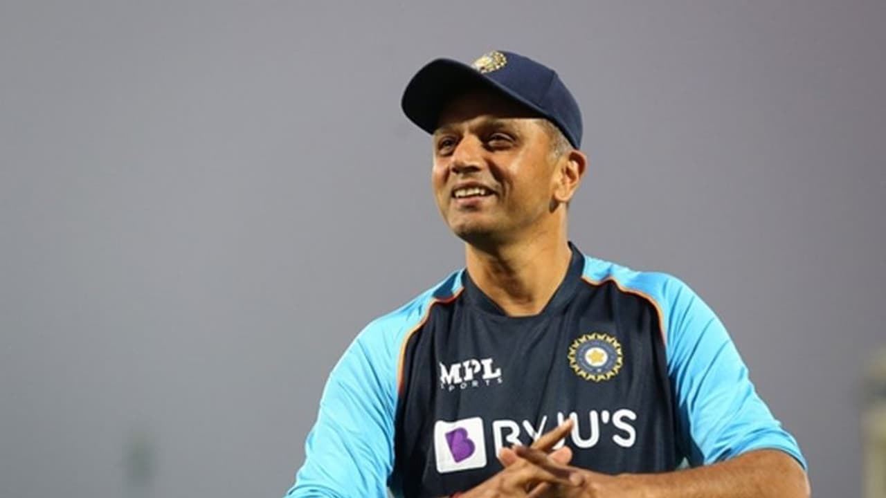 India vs New Zealand 1st T20I: इस दिग्गज ने बताया, क्यों Rahul Dravid बनेंगे सफल कोच India vs New Zealand 1st T20I: इस दिग्गज ने बताया, क्यों Rahul Dravid बनेंगे सफल कोच