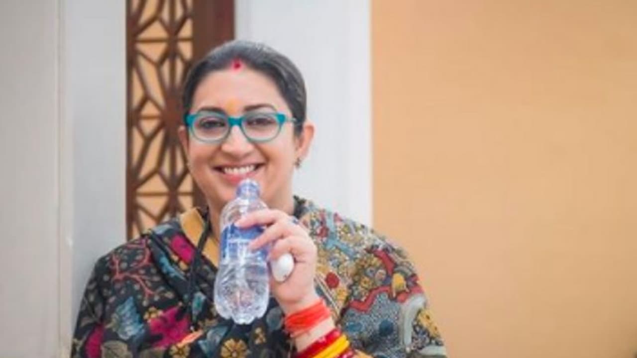 ಅಮ್ಮನ ಕೈಯಿಂದ ಬೀಳುವ ಏಟೇ ಸಾಕು ಯಾವ ಮನೋತಜ್ಞರು ಬೇಡ... Smriti Irani ಪೋಸ್ಟ್ ನೋಡಿ ಅಮ್ಮನ ಕೈಯಿಂದ ಬೀಳುವ ಏಟೇ ಸಾಕು ಯಾವ ಮನೋತಜ್ಞರು ಬೇಡ... Smriti Irani ಪೋಸ್ಟ್ ನೋಡಿ