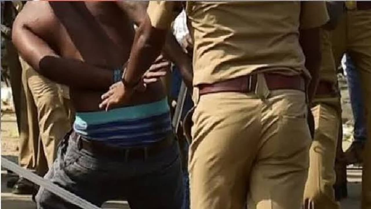 எத்தனை ஜெய் பீம் வந்தாலும் திருந்தாது இந்த போலீஸ்.. 3 குறவர்களை கைது செய்து சித்திரவதை.. தலையிடுவாரா டிஜிபி. எத்தனை ஜெய் பீம் வந்தாலும் திருந்தாது இந்த போலீஸ்.. 3 குறவர்களை கைது செய்து சித்திரவதை.. தலையிடுவாரா டிஜிபி.