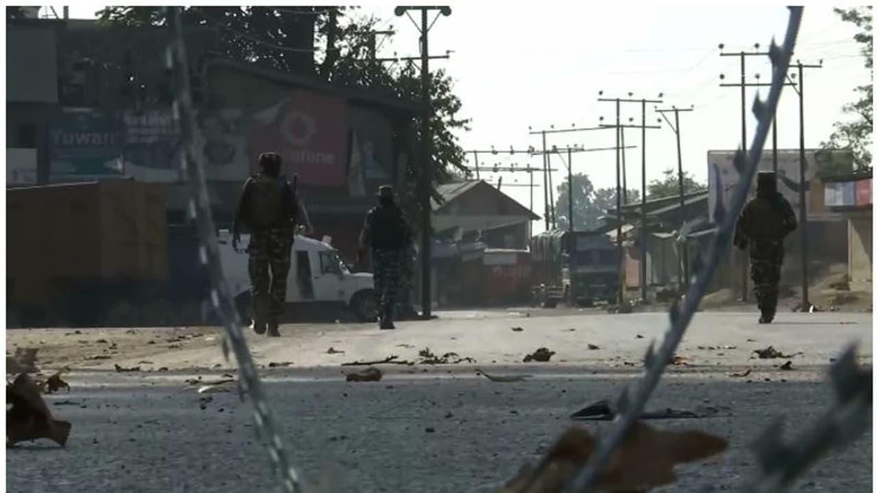 ഭീകരപ്രവർത്തനത്തിന് നേതൃത്വം നല്‍കി, ജമ്മു കശ്മീരില്‍ നാല് പേരെ ഭീകരരായി പ്രഖ്യാപിച്ചു 