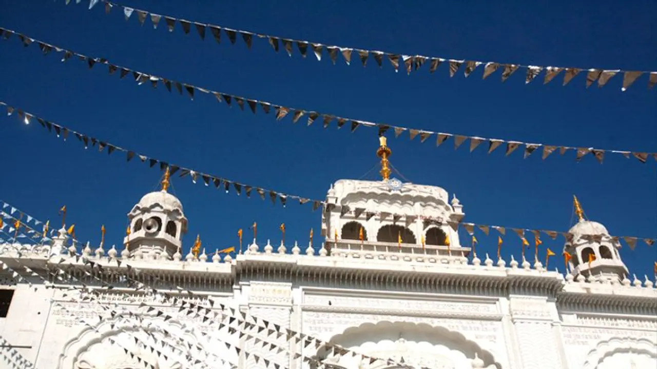 A new hope arises as Gurugram's Sadar Bazar gurudwara offers space to Muslims for namaz A new hope arises as Gurugram's Sadar Bazar gurudwara offers space to Muslims for namaz
