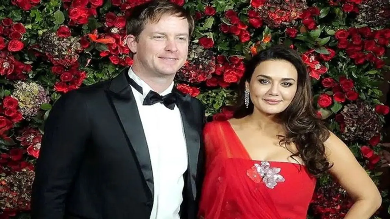 అమేజింగ్ న్యూస్.. ప్రీతి జింతాకు కవల పిల్లలు జననం, భలే పేర్లు పెట్టేసింది అమేజింగ్ న్యూస్.. ప్రీతి జింతాకు కవల పిల్లలు జననం, భలే పేర్లు పెట్టేసింది