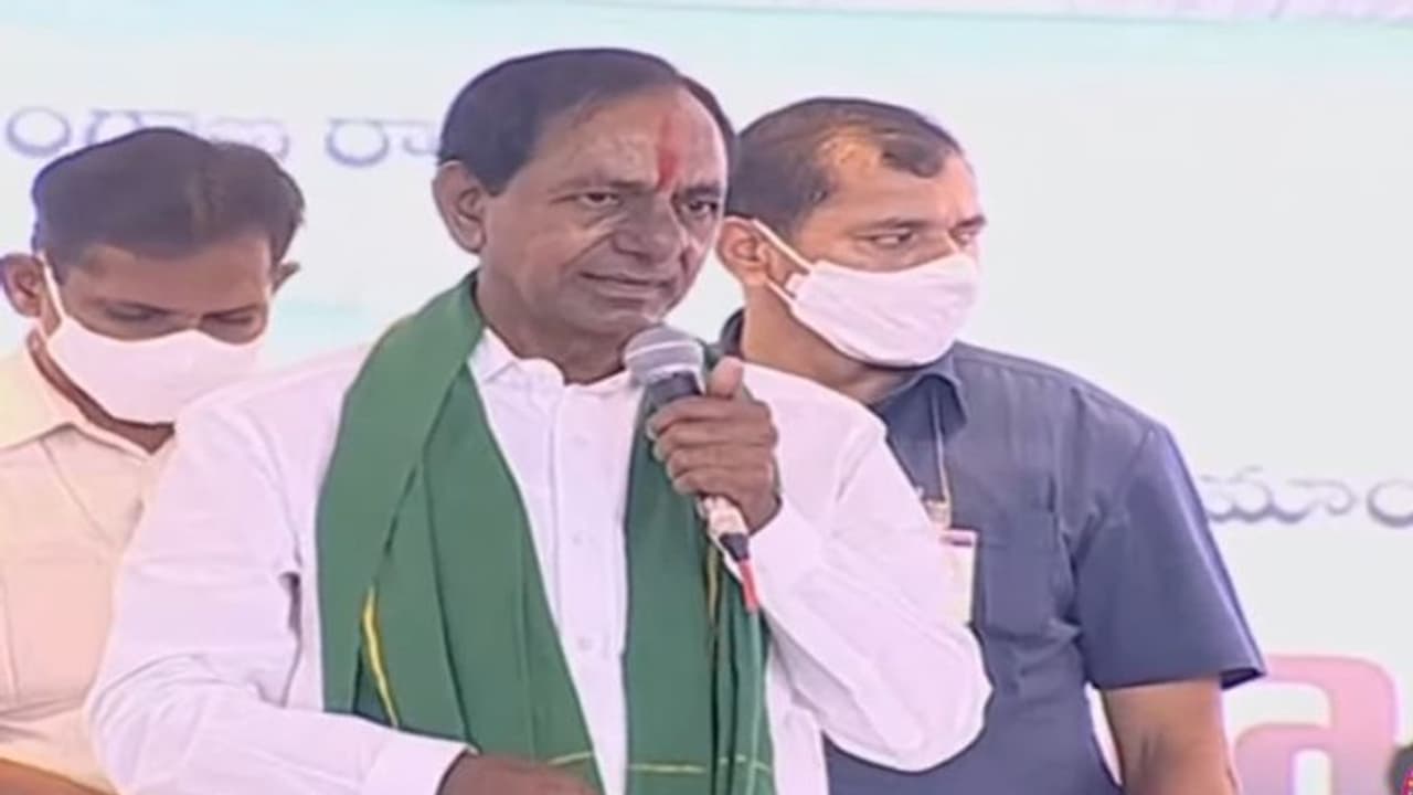 KCR: అవసరమనుకుంటే భారత రైతాంగ సమస్యలపై టీఆర్ఎస్ లీడర్ షిప్ తీసుకుంటుంది.. కేంద్రంపై కేసీఆర్ ఫైర్ KCR: అవసరమనుకుంటే భారత రైతాంగ సమస్యలపై టీఆర్ఎస్ లీడర్ షిప్ తీసుకుంటుంది.. కేంద్రంపై కేసీఆర్ ఫైర్