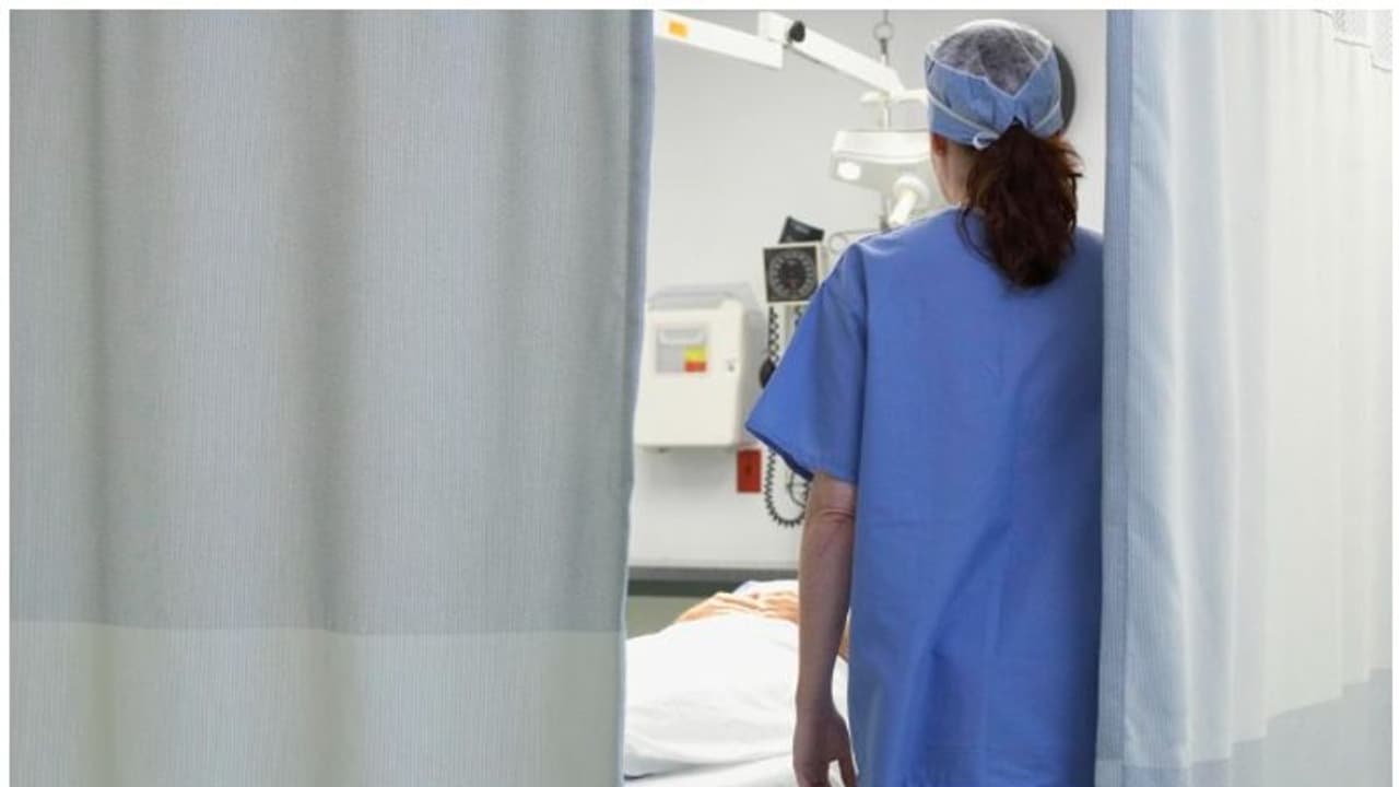 திருச்சியில் பயங்கரம்; மருத்துவமனை மாடியில் இருந்து குதித்து செவிலியர் தற்கொலை