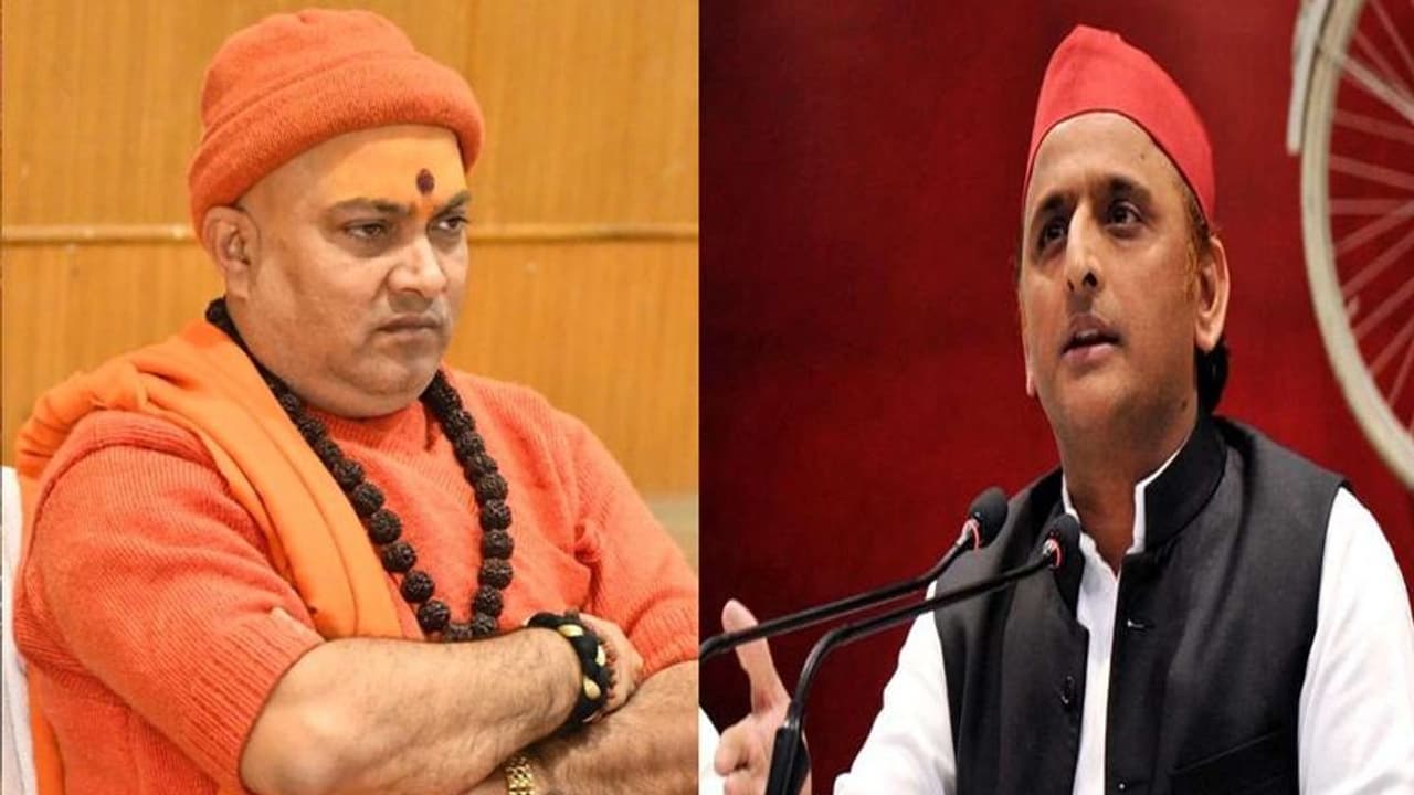 UP Election 2022: चिलमजीवी वाले बयान पर घिरे अखिलेश यादव, संतों ने कहा माफी मांगे वरना भुगतेंगे दुष्परिणाम UP Election 2022: चिलमजीवी वाले बयान पर घिरे अखिलेश यादव, संतों ने कहा माफी मांगे वरना भुगतेंगे दुष्परिणाम