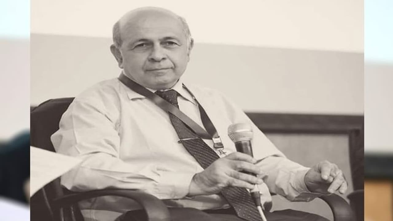 Novy Kapadia স্তব্ধ ভারতীয় ফুটবলের কন্ঠস্বর, প্রবীণ ধারাভাষ্যকার নোভি কাপাডিয়ার প্রয়াণ Novy Kapadia স্তব্ধ ভারতীয় ফুটবলের কন্ঠস্বর, প্রবীণ ধারাভাষ্যকার নোভি কাপাডিয়ার প্রয়াণ