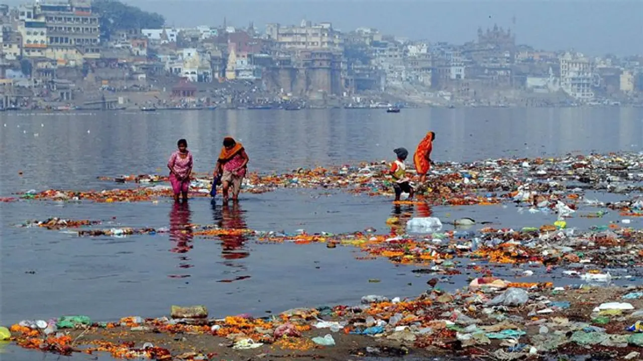 ఆ సమయంలో ..300కు పైగా మృతదేహాలు గంగా పాలు ఆ సమయంలో ..300కు పైగా మృతదేహాలు గంగా పాలు