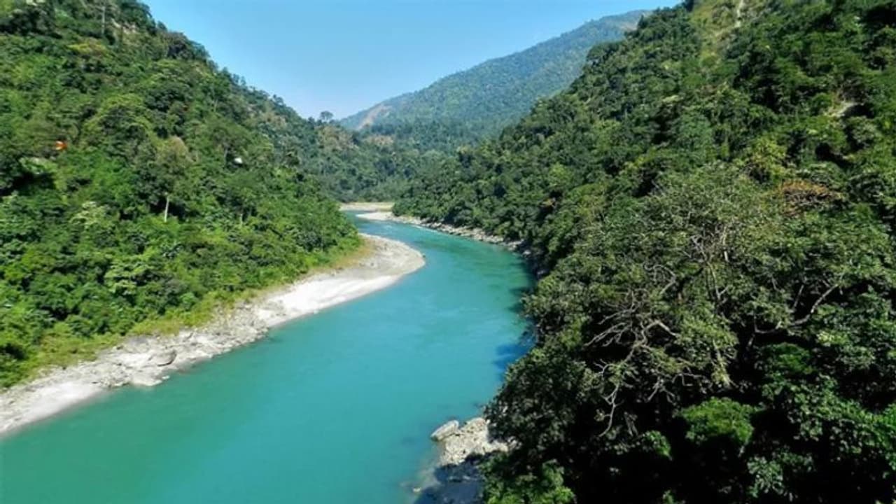 స్వర్ణముఖి నదిలో నలుగురు గల్లంతు: ఒకరిని కాపాడిన స్థానికులు స్వర్ణముఖి నదిలో నలుగురు గల్లంతు: ఒకరిని కాపాడిన స్థానికులు