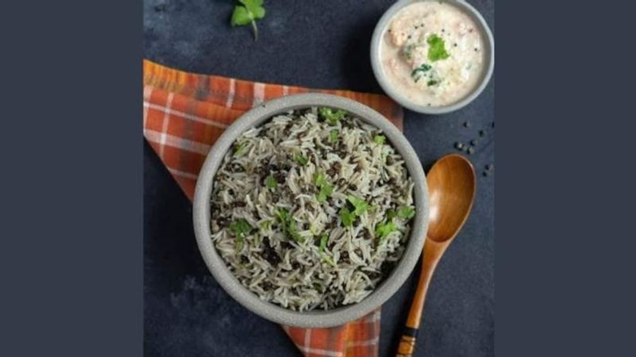 Kartik Purnima 2021: उड़द की दाल की खिचड़ी आपको रखती है हेल्दी, जानें फायदे Kartik Purnima 2021: उड़द की दाल की खिचड़ी आपको रखती है हेल्दी, जानें फायदे