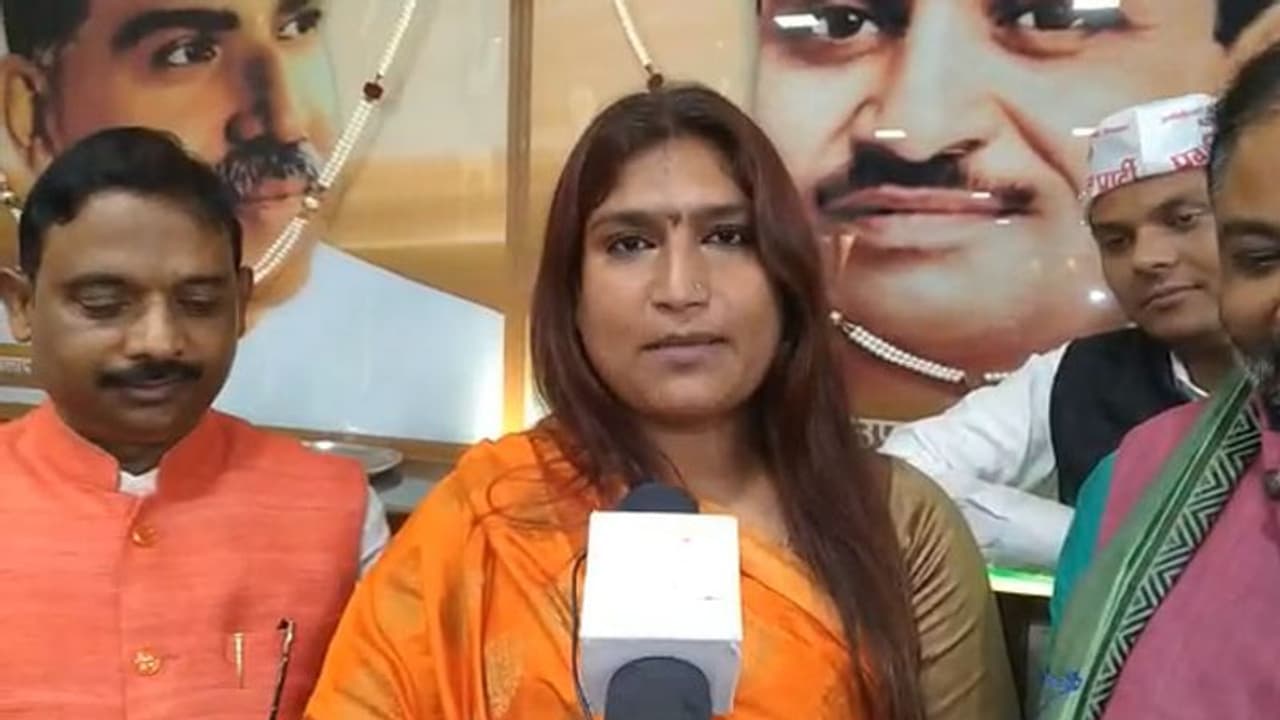 UP ELECTION 2022: UP की पहली किन्नर राज्यमंत्री का अखिलेश को 'शाप', बोलीं कभी नहीं बना पाएंगे सरकार UP ELECTION 2022: UP की पहली किन्नर राज्यमंत्री का अखिलेश को 'शाप', बोलीं कभी नहीं बना पाएंगे सरकार