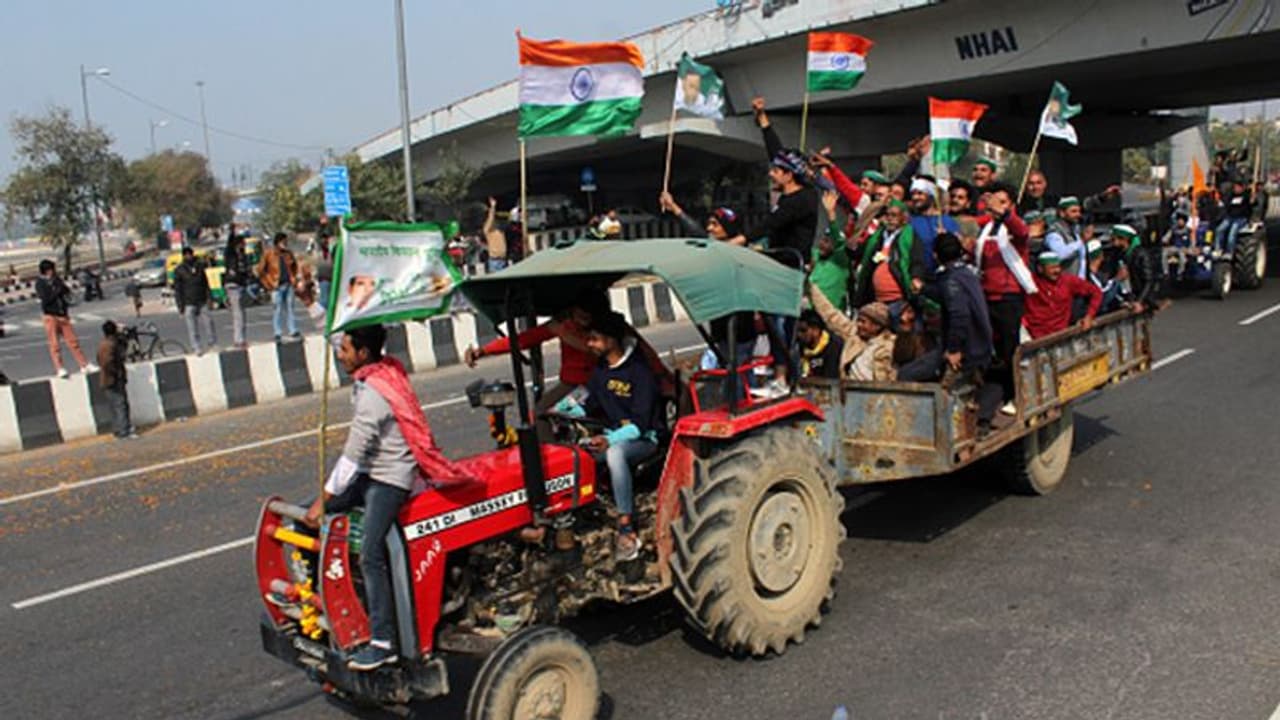 Farm laws: போராட்டம் தொடரும்.. திட்டமிட்டபடி பேரணி.. பிரதமருக்கு அதிர்ச்சி கொடுத்த விவசாயிகள்.! Farm laws: போராட்டம் தொடரும்.. திட்டமிட்டபடி பேரணி.. பிரதமருக்கு அதிர்ச்சி கொடுத்த விவசாயிகள்.!