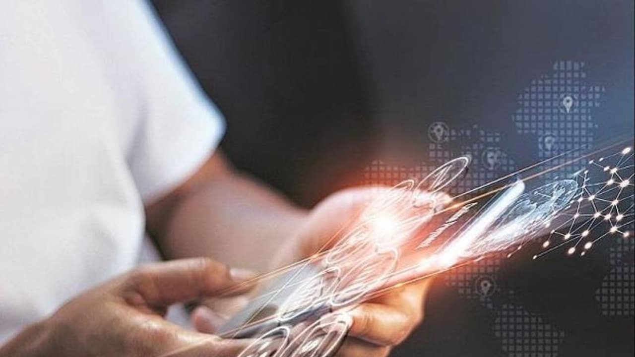 மொபைல் தான் உங்கள் வாழ்க்கைக்கு முதல் எதிரி....வார்னிங் கொடுத்த மருத்துவ நிபுணர்கள்..!