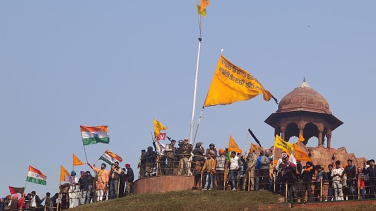 Roundup 2021: ভারতকে কাঁপিয়ে দিয়েছিল ২৬ জানুয়ারির ট্র্যাক্টর সমাবেশ, এখনও রয়ে গিয়েছে বহু রহস্য