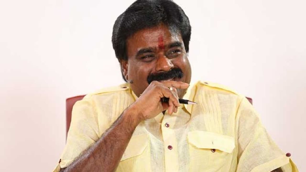 Devanathan Yadav : மைலாப்பூர் நிதி நிறுவன மோசடி.! அதிரடியாக கைது செய்த போலீஸ் யார் இந்த தேவநாதன் யாதவ்.? Devanathan Yadav : மைலாப்பூர் நிதி நிறுவன மோசடி.! அதிரடியாக கைது செய்த போலீஸ் யார் இந்த தேவநாதன் யாதவ்.?