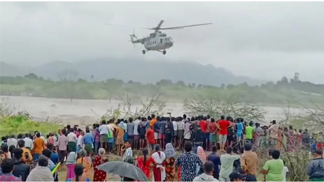 आंध्र में बारिश बाढ़ से तीन की मौत, तिरुपति मंदिर में घुसा पानी, रेस्क्यू में लगे नेवी के हेलिकॉप्टर