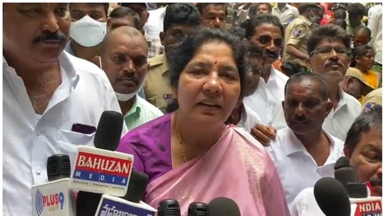 Farm Laws: రైతుల పక్షాన కేసీఆర్ గర్జించడంతో కేంద్రం దిగివచ్చింది: మంత్రి సత్యవతి రాథోడ్ Farm Laws: రైతుల పక్షాన కేసీఆర్ గర్జించడంతో కేంద్రం దిగివచ్చింది: మంత్రి సత్యవతి రాథోడ్