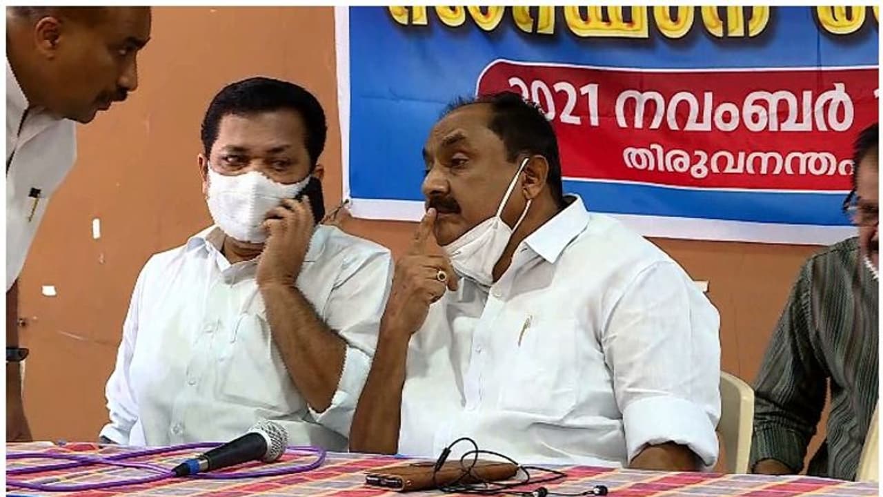 LJD : ലോക് താന്ത്രിക് ദളിലെ നാല് നേതാക്കൾക്കെതിരെ നടപടി, വി സുരേന്ദ്രൻ പിള്ളയെ സസ്പെൻഡ് ചെയ്തു LJD : ലോക് താന്ത്രിക് ദളിലെ നാല് നേതാക്കൾക്കെതിരെ നടപടി, വി സുരേന്ദ്രൻ പിള്ളയെ സസ്പെൻഡ് ചെയ്തു