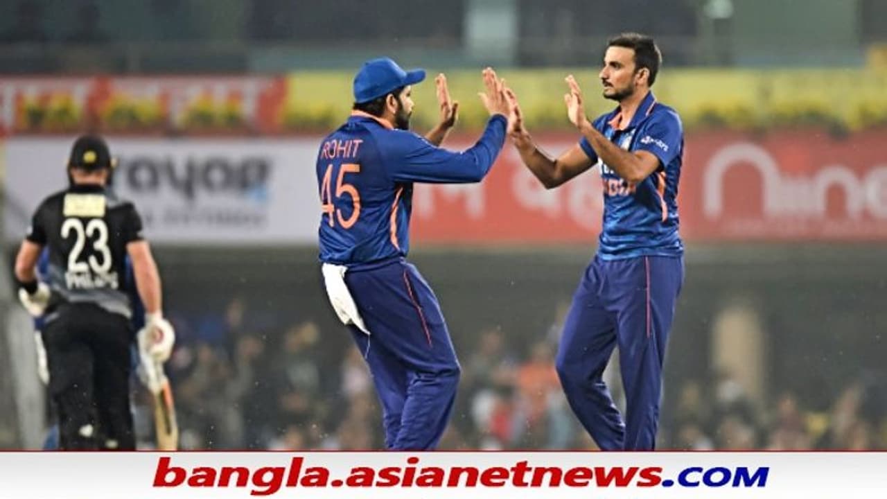 IND vs NZ, 2nd T20I ভারতের দুরন্ত ডেথ বোলিং, ঝোড়ো পাওয়ার প্লের পরই হারিয়ে গেল কিউই ব্যাটিং IND vs NZ, 2nd T20I ভারতের দুরন্ত ডেথ বোলিং, ঝোড়ো পাওয়ার প্লের পরই হারিয়ে গেল কিউই ব্যাটিং