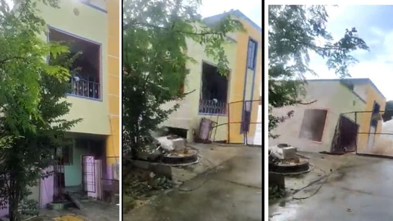 Andhra Pradesh Rains: क्या मकान; क्या इंसान और जानवर, सबको बहा ले गई भयंकर बाढ़, देखें कुछ shocking videos Andhra Pradesh Rains: क्या मकान; क्या इंसान और जानवर, सबको बहा ले गई भयंकर बाढ़, देखें कुछ shocking videos