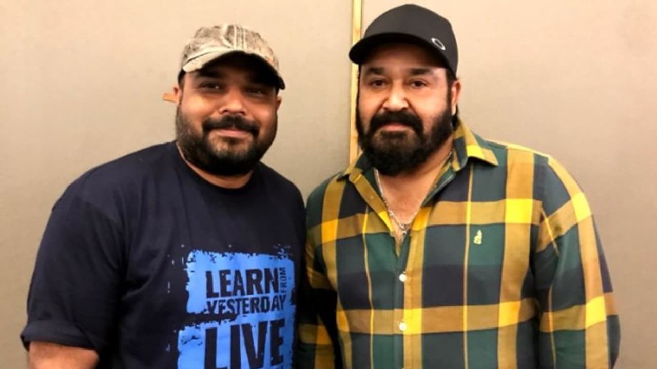 Monster|'മോണ്സ്റ്റര്' സംവിധായകനൊപ്പം മോഹൻലാല്, ഫോട്ടോ ഏറ്റെടുത്ത് ആരാധകര് Monster|'മോണ്സ്റ്റര്' സംവിധായകനൊപ്പം മോഹൻലാല്, ഫോട്ടോ ഏറ്റെടുത്ത് ആരാധകര്