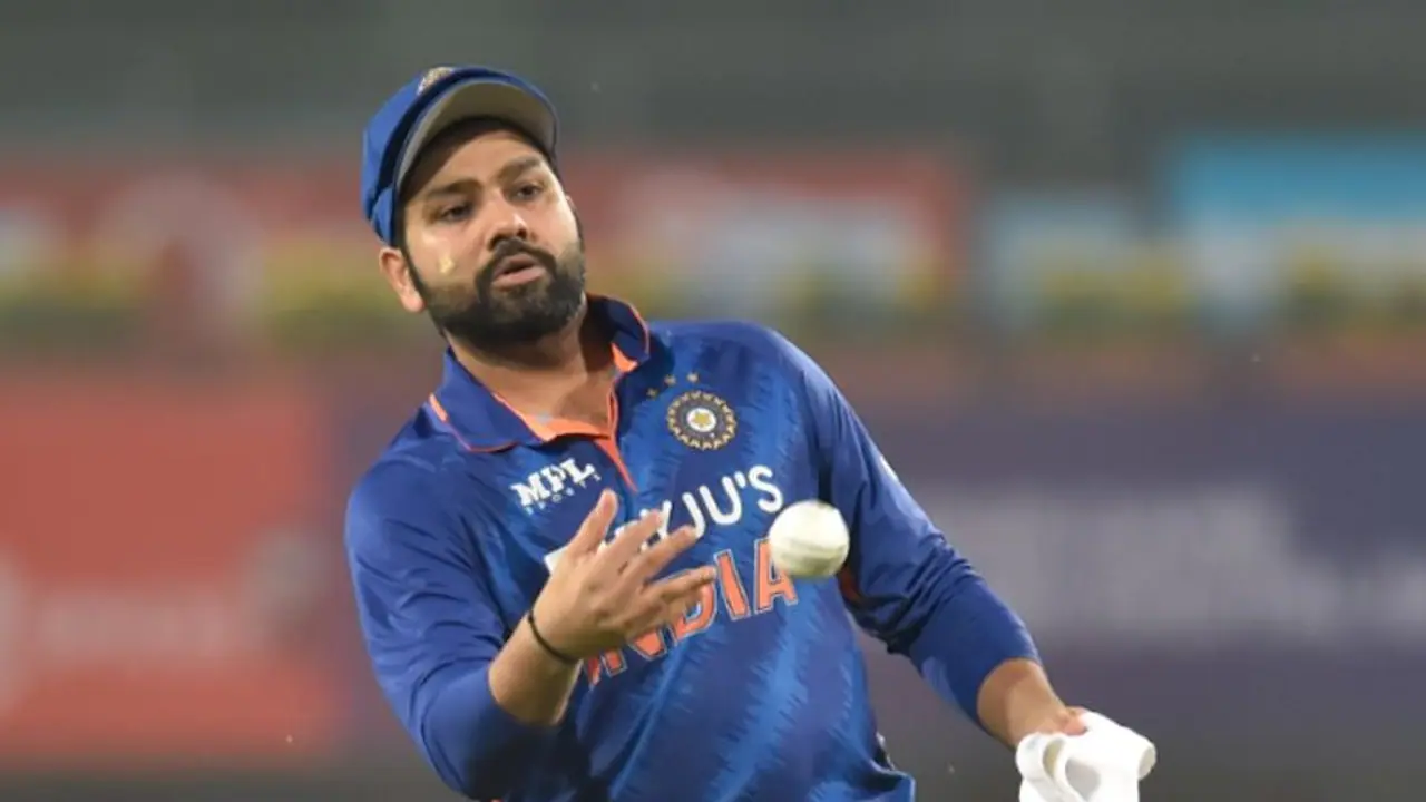 IND vs SA: साउथ अफ्रीकी दौरे से पहले संकट में टीम इंडिया, रोहित शर्मा सीरीज से बाहर, प्रियांक पांचाल in