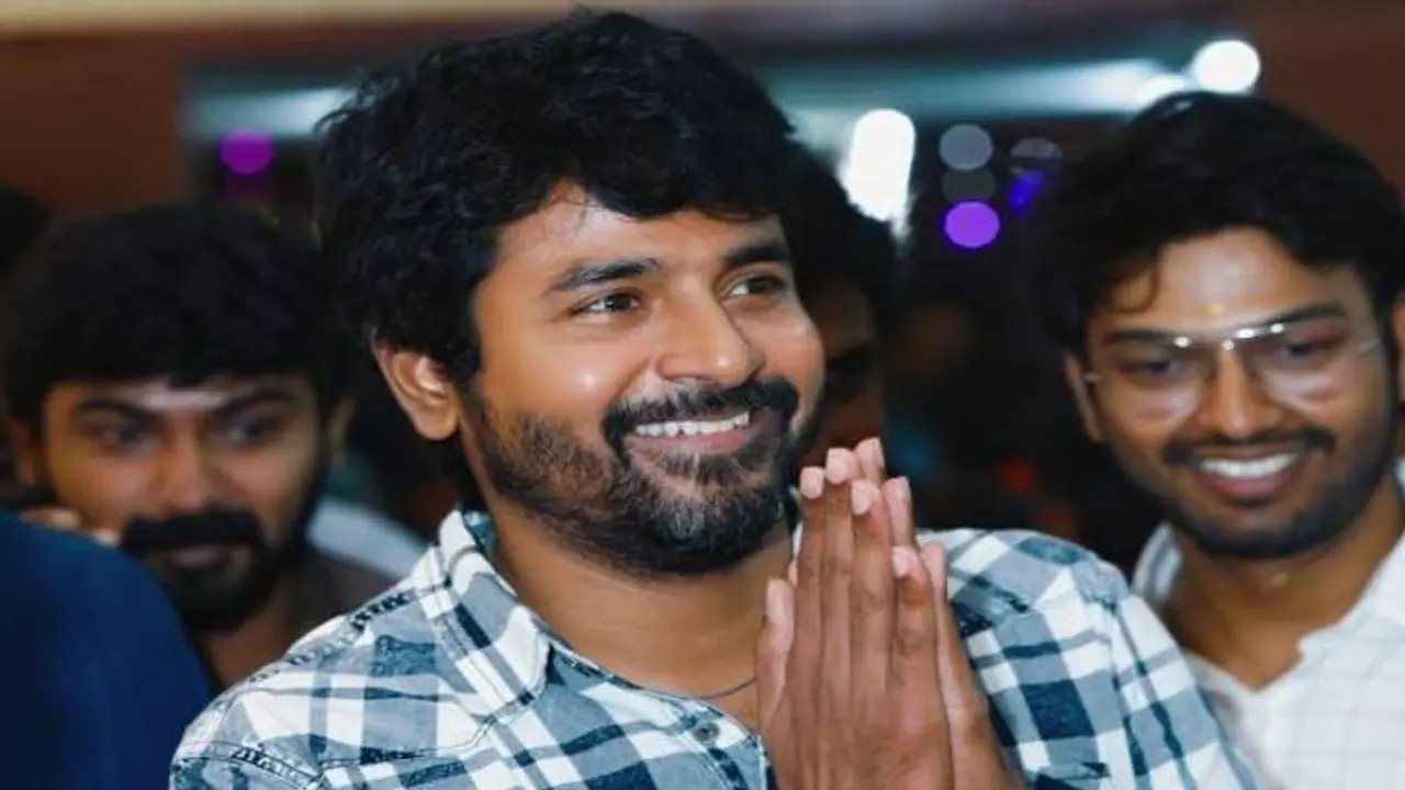 Sivakarthikeyan | சோசியல் மீடியா பிரபலத்திற்கு தங்க சங்கிலி அணிவித்த சிவகார்த்திகேயன் ; யார் அந்த பிரபலம் ? Sivakarthikeyan | சோசியல் மீடியா பிரபலத்திற்கு தங்க சங்கிலி அணிவித்த சிவகார்த்திகேயன் ; யார் அந்த பிரபலம் ?
