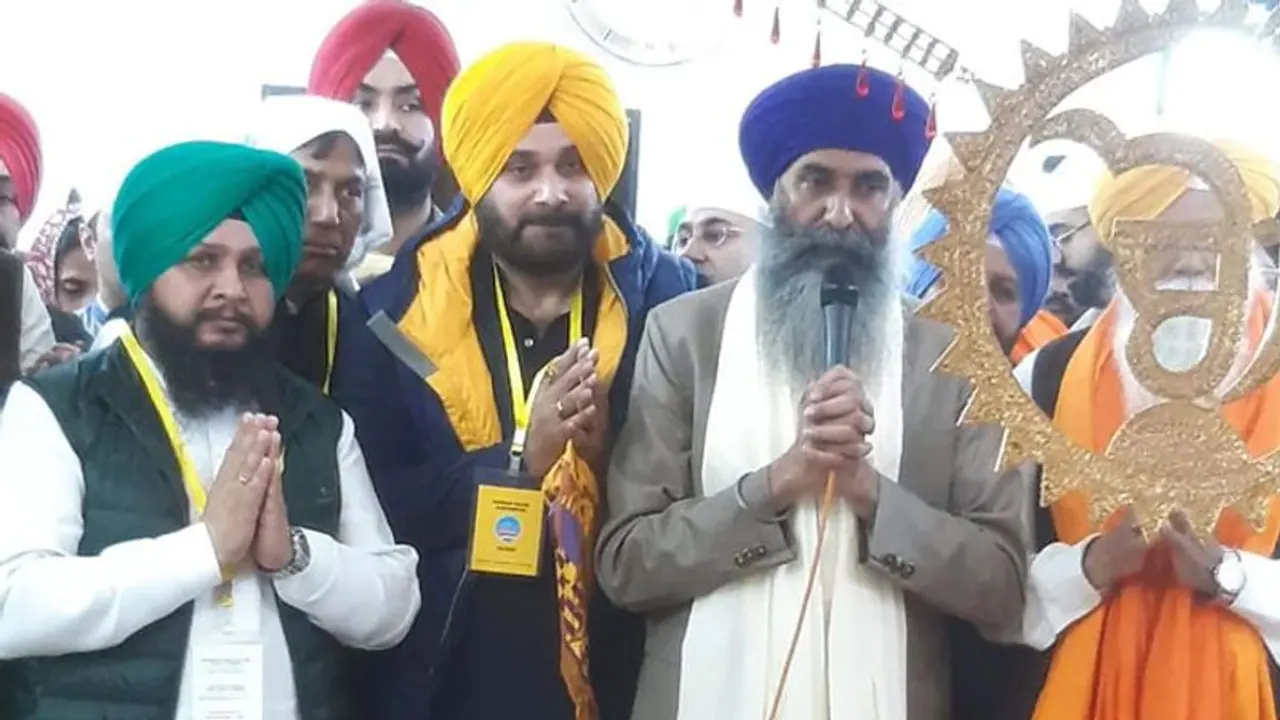 Navjot Sidhu: 'ইমরান আমার দাদা', পাক সীমান্ত খুলে দেওয়ার আহ্বান চরম বিতর্কে সিধু Navjot Sidhu: 'ইমরান আমার দাদা', পাক সীমান্ত খুলে দেওয়ার আহ্বান চরম বিতর্কে সিধু